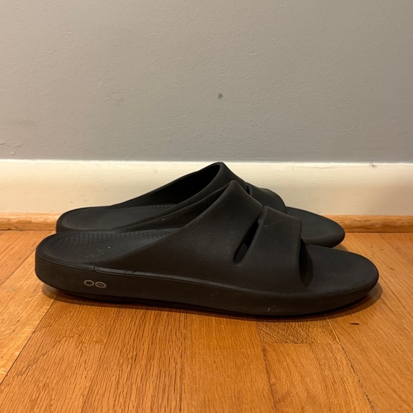 Oofos recovery slides - Picture 2 of 4